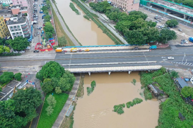 深圳地铁16号线龙龙区间左线盾构顺利穿越龙岗河(图1)